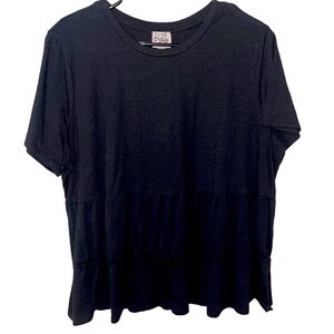 𝅺COMO VINTAGE WOMAN BLACK TIERED TOP SIZE 1X